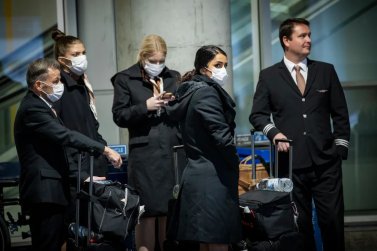 Tự kiểm tra xem có bị nhiễm virus Covid-19 không và làm gì để thoát hiểm?